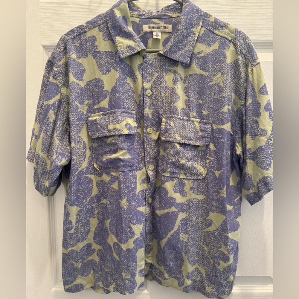 Urban Outfitters Lavender Sage Abstract Short Sleeve Button Up Medium